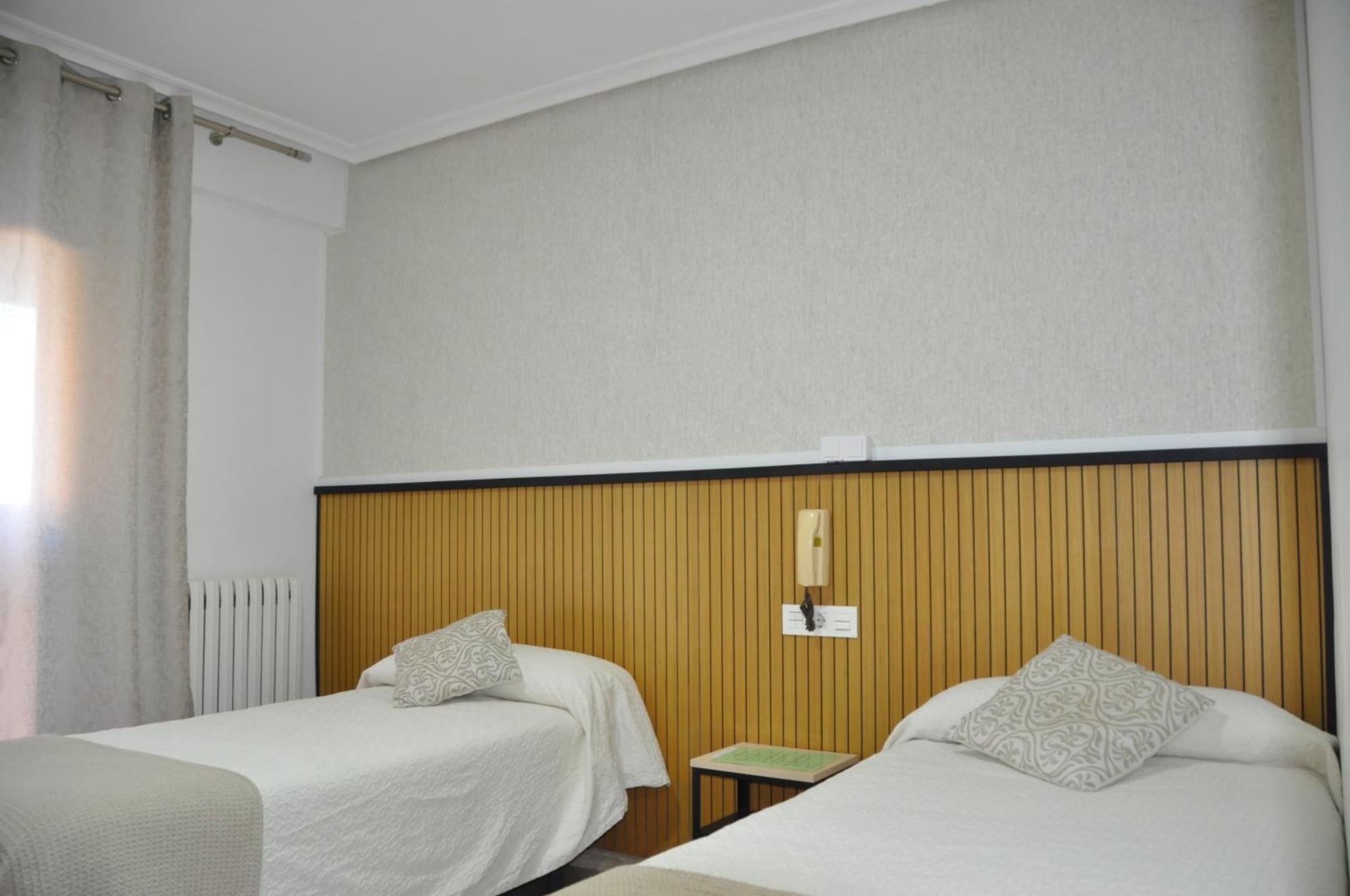 Hostal Ramon Y Cajal Вальядолід Екстер'єр фото